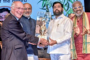 18.09.2024:-Governor presents the Second World Agriculture Award to Chief Minister Eknath Shinde