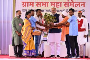 07.10.2024: Governor attends Convention of 122 Gram Sabhas from Palghar and Nashik districts at Jawhar in Palghar district