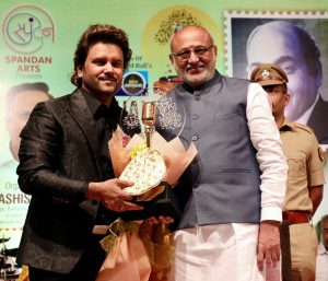 24.12.2024 : Governor presents 'Mohammed Rafi award' to music artists