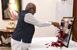 03.01.2025 : Maharashtra Governor C. P. Radhakrishnan offered floral tributes to the portrait of Krantijyoti Savitribai Phule on the occasion of her Birth Anniversary at Raj Bhavan Mumbai. Secretary to the Governor Shweta Singhal, Comptroller of the Governor’s Households Jitendra Wagh and Officers and staff of Raj Bhavan were present.