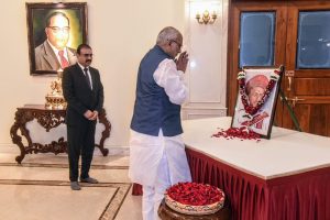 20.02.2025: Governor offers tribute to Acharya Balshastri Jambhekar