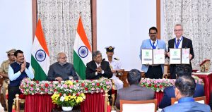 राज्यपाल, मुख्यमंत्री यांच्या उपस्थितीत गोंडवाना विद्यापीठाचे लॉईड्स मेटल्स व ऑस्ट्रेलियातील कर्टीन विद्यापीठासोबत सामंजस्य करार