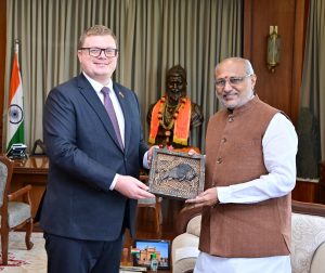 03.06.2025: The Consul General of the Republic of Belarus in Mumbai Mr. Aliaksandr Matsukou called on the Governor of Maharashtra C.P. Radhakrishnan at Raj Bhavan, Mumbai. The Consul General discussed promoting regional level understanding between Maharashtra and Belarus regions and cooperation in the areas of Agriculture and Horticulture, Machinery, Education, Textiles, film production, tourism, culture, etc. Kanstantsin Pinchuk, Consul of the Consulate General was also present.