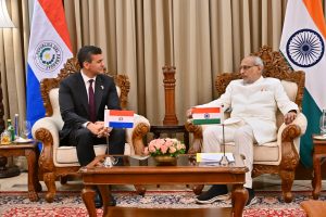 04.06.2025: Governor C. P. Radhakrishnan welcomed the President of the Republic of Paraguay Santiago Pena Palacios upon his arrival in Raj Bhavan, Mumbai on his first State Visit to Maharashtra. President Santiago Peña who is on a 3 day visit to India, expressed his deep admiration for all that he has witnessed during his visit to India. He expressed hope that India, as the world’s fourth-largest economy, will play an even more significant role on the global stage in the years ahead. Highlighting Paraguay’s strengths as the