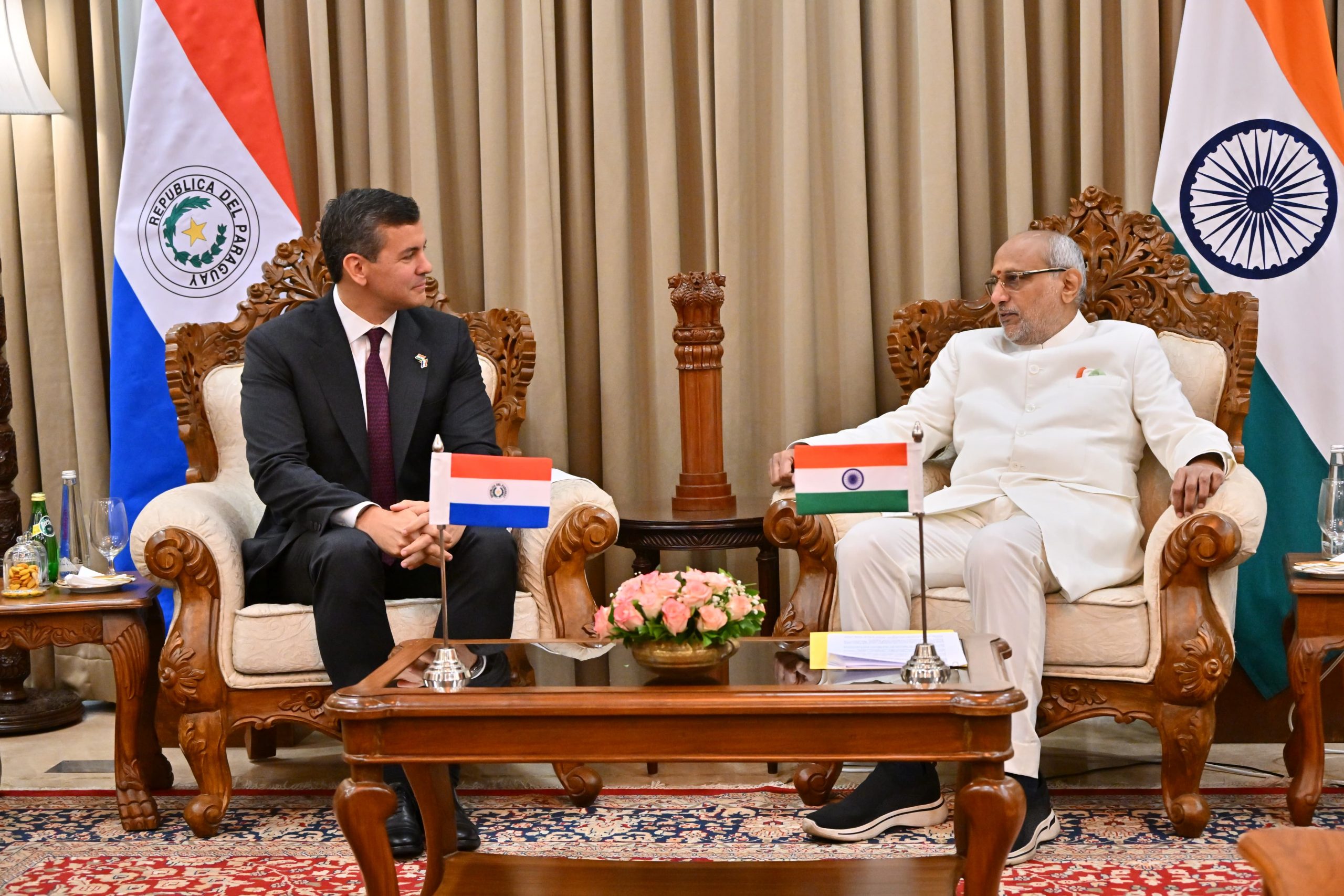 04.06.2025: Governor C. P. Radhakrishnan welcomed the President of the Republic of Paraguay Santiago Pena Palacios upon his arrival in Raj Bhavan, Mumbai on his first State Visit to Maharashtra. President Santiago Peña who is on a 3 day visit to India, expressed his deep admiration for all that he has witnessed during his visit to India. He expressed hope that India, as the world’s fourth-largest economy, will play an even more significant role on the global stage in the years ahead. Highlighting Paraguay’s strengths as the