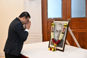 01.07.2025: Secretary to the Governor Dr. Prashant Narnaware offered floral tributes to the portrait of former Chief Minister of Maharashtra Vasantrao Naik on the occasion of late Shri Naik’s birth anniversary at Raj Bhavan, Mumbai. Deputy Secretary to the Governor S. Ramamoorthy, staff and officers of Raj Bhavan and State police were present on this occasion.