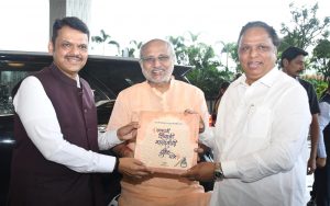 मुख्यमंत्री देवेंद्र फडणवीस व सांस्कृतिक कार्य मंत्री आशिष शेलार यांनी घेतली राज्यपालांची भेट