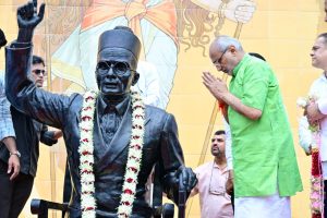 26.08.2025: Governor C. P. Radhakrishnan visited the Swatantryaveer Savarkar National Memorial and paid his respects by offering floral tributes to the statue of Veer Savarkar.
Minister for Cultural Affairs and Information Technology Ashish Shelar and MLA Amit Satam welcomed the Governor.
