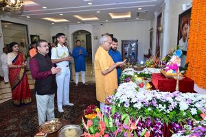 27.08.2025: Maharashtra Governor C. P. Radhakrishnan who has been nominated as the candidate for the post of Vice President of India, performed the puja and aarti of Lord Ganesha on the occasion of Ganesh Chaturthi at the Governor's Residence at Raj Bhavan, Mumbai. Family members of the Governor, officers and staff of Raj Bhavan joined the Governor in performing the aarti.