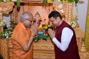 Governor visits CM residence for Ganesh Darshan