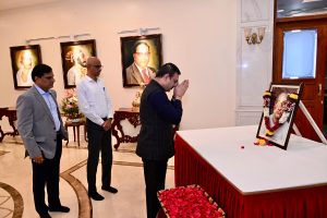 17.09.2025 : प्रबोधनकार ठाकरे यांना राजभवन येथे अभिवादन