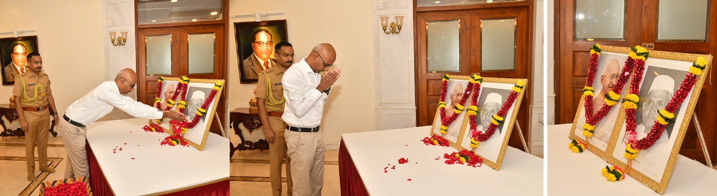 02.10.2025 :  राष्ट्रपिता महात्मा गांधी तसेच माजी पंतप्रधान भारतरत्न लालबहादूर शास्त्री यांच्या जयंतीनिमित्त महाराष्ट्र राजभवन येथे उभय दिवंगत नेत्यांना पुष्पांजली वाहून अभिवादन करण्यात आले. राज्यपालांचे उपसचिव एस. राममूर्ती यांनी गांधीजी व लालबहादूर शास्त्री यांच्या प्रतिमांना पुष्पांजली वाहून अभिवादन केले. त्यानंतर राज्यपालांचे परिवार प्रबंधक डॉ निशिकांत देशपांडे, राज्यपालांचे परिसहायक अभयसिंह देशमुख तसेच राजभवनातील अधिकारी व कर्मचारी यांनी उभय राष्ट्रीय नेत्यांना अभिवादन केले.