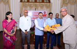 17.10.2025: Sweets were distributed to the staff of Raj Bhavan on behalf of the Governor of Maharashtra Acharya Devvrat on the occasion of Diwali. Secretary to the Governor Dr. Prashant Narnaware distributed the sweets to the staff of Raj Bhavan, police personnel, employees of the Public Works Department, contract workers and other staff posted at Raj Bhavan. Deputy Secretary to the Governor S. Ramamoorthy, Comptroller of the Governor's Households Dr Nishikant Deshpande, officers and staff of Raj Bhavan were present.