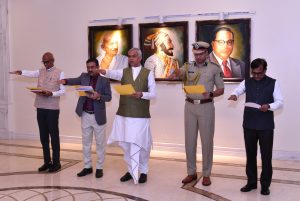 27.10.2025: राज्यपालांनी राजभवनातील कर्मचारी व अधिकारी यांना भ्रष्टाचार निर्मूलनाची 'सत्यनिष्ठा प्रतिज्ञा' दिली