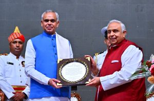 शैक्षणिक संस्थांनी विद्यार्थ्यांना शिक्षित, दीक्षित आणि योग्य नागरिक बनवावे : राज्यपाल आचार्य देवव्रत