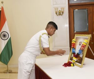 08.12.2025: Maharashtra Lok Bhavan pays tributes to Sant Santaji Jagnade Maharaj on his Jayanti