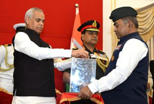 सशस्त्र सेना ध्वज निधी संकलन मोहिमेला राज्यपाल आचार्य देवव्रत यांच्या हस्ते शुभारंभ