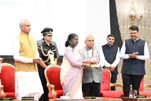 24.02.2026: President of India Droupadi Murmu today launched the initiative 'Saving Lives, Building a Healthier Bharat' at Maharashtra Lok Bhavan Mumbai. The Hinduja Hospital which is celebrating 75 years of service to society launched the initiative aimed at providing healthcare facilities to rural and urban poor through their mobile medical van. Maharashtra Governor Acharya Devvrat, Chief Minister Devendra Fadnavis, Deputy Chief Minister Sunetra Pawar, Chairman of Legislative Council Ram Shinde, Speaker of Legislative Assembly Rahul Narwekar, Chairman of Hinduja Group Ashok Hinduja, trustees of Hinduja Hospital, doctors, staff and invitees were present.