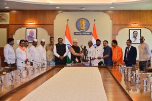 13.03.2026:  An all-party delegation of tribal MLAs from the State called on the newly appointed Governor of Maharashtra, Jishnu Dev Varma, at Lok Bhavan in Mumbai on and discussed pending issues concerning the Scheduled Tribes in the State. The delegation was led by the Minister of Food and Drugs Administration Narahari Zirwal and former Minister Dharmarao Baba Atram. Members of the Legislature Bhimrao Keram, Harishchandra Bhoye, Manjula Gavit, Hiraman Khoskar, Kiran Lahamate, Amsha Padvi, Raju Todsam, Shirish Kumar Naik and Vilas Tare were present on the occasion.