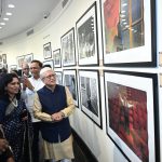 राज्यपालांच्या हस्ते चित्रपटसृष्टीतील ज्येष्ठ कलाकारांच्या छायाचित्र प्रदर्शनाचे उदघाटन