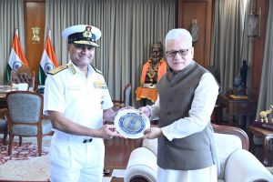 15.07.2026 : Admiral Krishna Swaminathan, PVSM, AVSM, VSM, Chief of Naval Staff called on Maharashtra Governor Jishnu Dev Varma at Lok Bhavan, Mumbai. The Governor congratulated Admiral Krishna Swaminathan on his appointment as the 27th Chief of the Naval Staff and felicitated him by presenting a memento.
