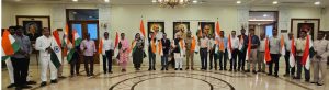 09.08.2026: ‘हर घर तिरंगा’ अभियानांतर्गत राज्यपाल जिष्णु देव वर्मा यांनी आज महाराष्ट्र लोकभवन, मुंबई येथे हाती राष्ट्रीय ध्वज घेऊन राष्ट्रीय गीत, राष्ट्रगीत व राज्यगीत गायले. राज्यपालांचे सचिव डॉ प्रशांत नारनवरे तसेच इतर अधिकारी यावेळी उपस्थित होते.  दिनांक ९ ऑगस्ट ते १७ ऑगस्ट या कालावधीत राज्यात साजरा केल्या जात असलेल्या 'हर घर तिरंगा' अभियानाचा भाग म्हणून तसेच 'वंदे मातरम'  या गीताला १५० वर्ष पूर्ण झाल्याच्या निमित्ताने लोकभवनातील दरबार हॉल, जल विहार यांसह इतर ऐतिहासिक महत्वाच्या इमारतींवर राष्ट्रध्वज लावण्यात आला.