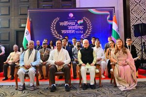 23.08.2026: Governor Jishnu Dev Varma today conferred the ‘Sarvottam Nagrik Samman-2026’ on 18 distinguished individuals for their outstanding contributions in diverse fields including science, research, defence, education, healthcare, music, etc. The felicitation ceremony was organised in Mumbai by the Meghashrey Foundation.
Minister of Information Technology and Cultural Affairs Ashish Shelar, RSS All India Organisation In-charge Ramlalji, President of Meghashrey Foundation Seema Singh, and distinguished personalities from different walks of life were present.
The Governor felicitated playback singer Hariharan; former ICT chief Prof. Jyeshtharaj Joshi; Param Vir Chakra awardee Honorary Captain Yogendra Singh Yadav; spiritual speaker Jaya Kishori; MP and Bhojpuri and Hindi actor Ravi Kishan; social activist Laxmi Agarwal, who has championed the rights of acid attack survivors; Chef Sanjeev Kapoor; actor Ashok Saraf; actor-director Subhash Ghai; Dr. Devansh Dhangar, Salim Merchant (music); Sujay Jayraj (school education); Jaleel D. Parkar; Kedar Joshi; Abhimanyu Singh; Ahmed Khan for choreography; Bhumi Pednekar; and Abhishek Singh, among others.