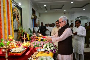 Governor installs Ganesha Moorti at Lok Bhavan