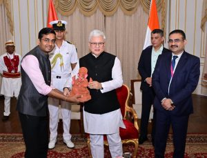 13.09.2026: Maharashtra Governor Jishnu Dev Varma distributed eco‑friendly Ganesh murtis to distinguished invitees from diverse fields and social and non governmental organisations on the eve of Ganesh Chaturthi at Maharashtra Lok Bhavan, Mumbai.
Member Secretary of MPCB Rahul Rekhawar, former Vice Chancellor of SNDT University Dr. Ujwala Chakradeo, Actress  Rasha Tandon, Heena Khan,  Ashutosh Patki, Akshay V. Kauthale of Vriksha Gajanan, Dr Sanket Kharpude, trustees of Meghashrey Foundation, Prayas Foundation and representatives of Ganesh Mandals were present.