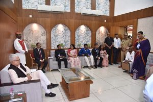 Governor interacts with eminent personalities in Kolhapur