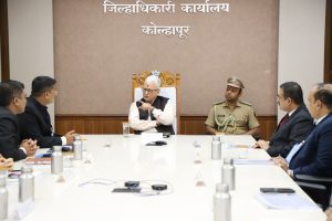 29.09.2026: Governor Jishnu Dev Varma during his visit to Kolhapur interacted with distinguished personalities from diverse fields at the Government Rest House, Kolhapur. Governor met leading figures from agriculture, industry, business, architecture, medicine, law, accountancy, adventure, arts, sports, journalism, and social service. Kolhapuri chappal artisan Shubham Satpute provided detailed information on the production and marketing of Kolhapuri footwear.