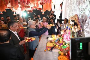 18.10.2026: राज्यपाल जिष्णु देव वर्मा यांनी जिओ वर्ल्ड कन्व्हेन्शन सेंटर येथील जॅस्मिन हॉलमध्ये आयोजित फाल्गुनी पाठक यांच्या ‘नवरात्रोत्सव २०२६’ कार्यक्रमालाही भेट दिली. या कार्यक्रमात त्यांनी देवीची पूजा-आरती केली. यावेळी माजी खासदार मनोज कोटक, सुप्रसिद्ध गायिका फाल्गुनी पाठक आणि आसिफ भामला उपस्थित होते. या कार्यक्रमाच्या माध्यमातून ‘से नो टू ड्रग्ज’ अर्थात अंमली पदार्थांपासून दूर राहण्याचा संदेश देण्यात आला.