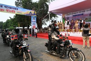 24.10.2026: Maharashtra Governor Jishnu Dev Varma flagged off the National Motorcycle Rally comprising police teams from 10 States and Union Territories from Nariman Point, Mumbai. The Rally will culminate on National Unity Day, to be celebrated at the Statue of Unity, Gujarat on 31st October, the birth anniversary of Sardar Patel. The rally carries the twin messages of national unity and a Nasha Mukt Bharat (Drug-Free India). Speaker of the Maharashtra Legislative Assembly Rahul Narwekar, Guardian Minister of Mumbai Suburban District Mangal Prabhat Lodha, Mayor of Mumbai Ritu Tawde, DGP Maharashtra Sadanand Date, Commissioner of Police Deven Bharti, Additional DGP SRPF Rajkumar Vhatkar, senior police officers and personnel from Maharashtra Police, and teams members from 10 States and UTs, and College students were present. The Governor complimented the organizers for selecting the theme of 'Nasha Mukt Bharat' for the National Motorcycle Rally. He also complimented Maharashtra Police for setting up the Anti Narcotics Task Force. Police personnel from Tamil Nadu, Andhra Pradesh, Telangana, Puducherry, Andaman & Nicobar Islands, Goa, Karnataka, Kerala and Lakshadweep, joined by Maharashtra left for onward journey to the Statue of Unity.
