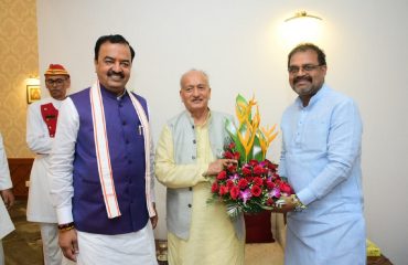उत्तरप्रदेशचे उपमुख्यमंत्री केशव प्रसाद मोर्य यांनी राज्यपाल भगत सिंह कोश्यारी यांची राज भवन मुंबई येथे सदिच्छा भेट घेतली. यावेळी दादासाहेब फाळके चित्रनगरी, मुंबई चे उपाध्यक्ष अमरजीत मिश्रा देखिल उपस्थित होते.
