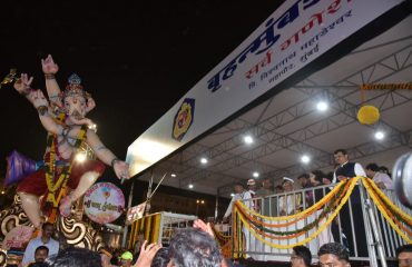 Governor Bhagat Singh Koshyari accompanied by Chief Minister Devendra Fadanvis witnessed the Ganesh Visrajan ceremony at Girgaum Chowpatty, Mumbai.