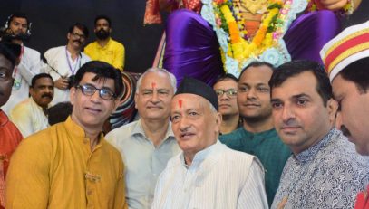 Governor Bhagat Singh Koshyari visited Mumbai’s popular Ganeshotsav Mandal Lalbaug Cha Raja