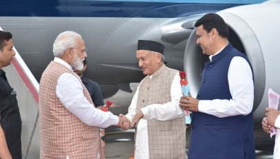 Bhagat Singh Koshyari welcomed Prime Minister of India Narendra Modi at Chhatrapati Shivaji Maharaj International Airport, Mumbai