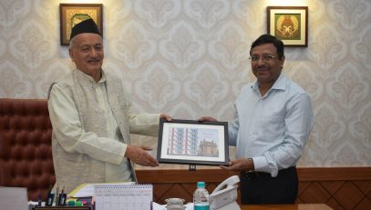 Chief Post Master General, Maharashtra H. C. Agrawal called on Governor Bhagat Singh Koshyari at Raj Bhavan, Mumbai. This was a courtesy call