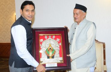 Dr. Yogesh Jadhav, Chairman Rest of Maharashtra Development Board called on Governor Bhagat Singh Koshyari at Raj Bhavan, Mumbai