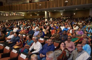 महात्मा गांधी यांच्या १५० व्या जयंतीनिमित्त मुंबईत षण्मुखानंद फाइन आर्ट्स आणि संगीत सभा या संस्थेने आयोजित कार्यक्रमात बोलताना राज्यपाल भगतसिंह कोश्यारी.