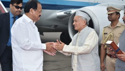 Governor Bhagat Singh Koshyari received Vice President of India M. Venkaiah Naidu at CSMI Airport, Mumbai