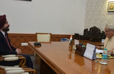 The Chief Election Commissioner of Maharashtra Urvinder Pal Singh Madan called on the Governor Bhagat Singh Koshyari at Raj Bhavan, Mumbai. This was a courtesy call