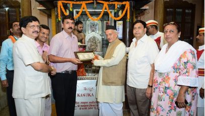 Governor Bhagat Singh Koshyari visited the historic Banganga Tank at Walkeshwar, Mumbai and took stock of the heritage conservation work