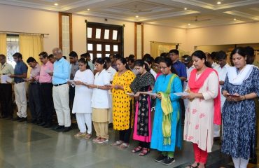 Principal Secretary to the Governor Satish Kumar gave the Integrity Pledge to the officers and staff of Raj Bhavan on the occasion of Vigilance Awareness Week