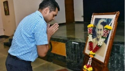 Deputy Secretary to the Governor Ranjit Kumar offered floral tributes to the photograph of late Indira Gandhi and gave the ‘National Integration Pledge’ to the staff and officers of Raj Bhavan, Mumbai