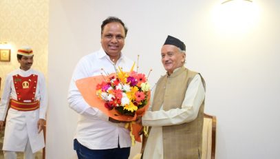 State Minister for School Education and Sports Ashish Shelar called on Governor Bhagat Singh Koshyari at Raj Bhavan, Mumbai and exchanged Diwali greetings with the Governor