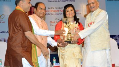 Governor Bhagat Singh Koshyari presented the Our North East (O.N.E.) India award for 2019 to Social Activist and Novelist from Sikkim Choden Lepcha. Former Governor of Tripura and Bihar Dr D Y Patil, founder of ‘My Home India’ Sunil Deodhar, Chairman of Saraswat Bank Gautam Thakur and Vice Chancellor of Central University Bilaspur Dr Anjila Gupta were prominent among those present
