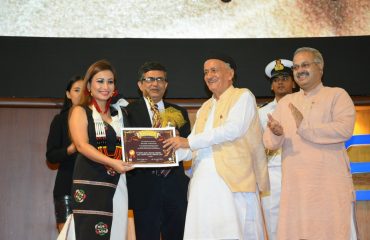 राज्यपाल भगतसिंह कोश्यारी यांच्या हस्ते देशाच्या आठ उत्तर पूर्व राज्यात कला, संस्कृती, उद्योग, क्रीडा शिक्षण, करमणूक या क्षेत्रात उल्लेखनीय कामगिरी करणाऱ्या अप्रसिद्ध गुणवंत नायकांचा सत्कार करण्यात आला. यावेळी अखिल भारतीय विद्यार्थी परिषदेचे राष्ट्रीय महामंत्री सुनील आंबेकर, नेशनल एक्सपरिएंस इन इंटरस्टेट लिविंगचे महासचिव अतुल कुलकर्णी, मुंबई स्टोक एक्सचेंजचे मुख्याधिकारी आशिष कुमार चौहान तसेच पुरस्कार सोहळ्याच्या मुख्य आयोजिका रेबेका सेमा उपस्थित होत्या
