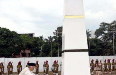 Governor Bhagat Singh Koshyari laid a wreath at the Police Martyrs’ Memorial at Police Headquarters, Naigaon, Mumbai on the occasion of Police Martyrdom Day