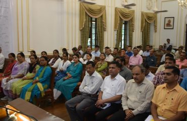 Governor Bhagat Singh Koshyari inaugurated a workshop on the Art of Self-Healing at Raj Bhavan, Mumbai. President of Vishwa Sindhi Seva Sangam Dr. Raju Manwani and the staff and officers of Raj Bhavan were present